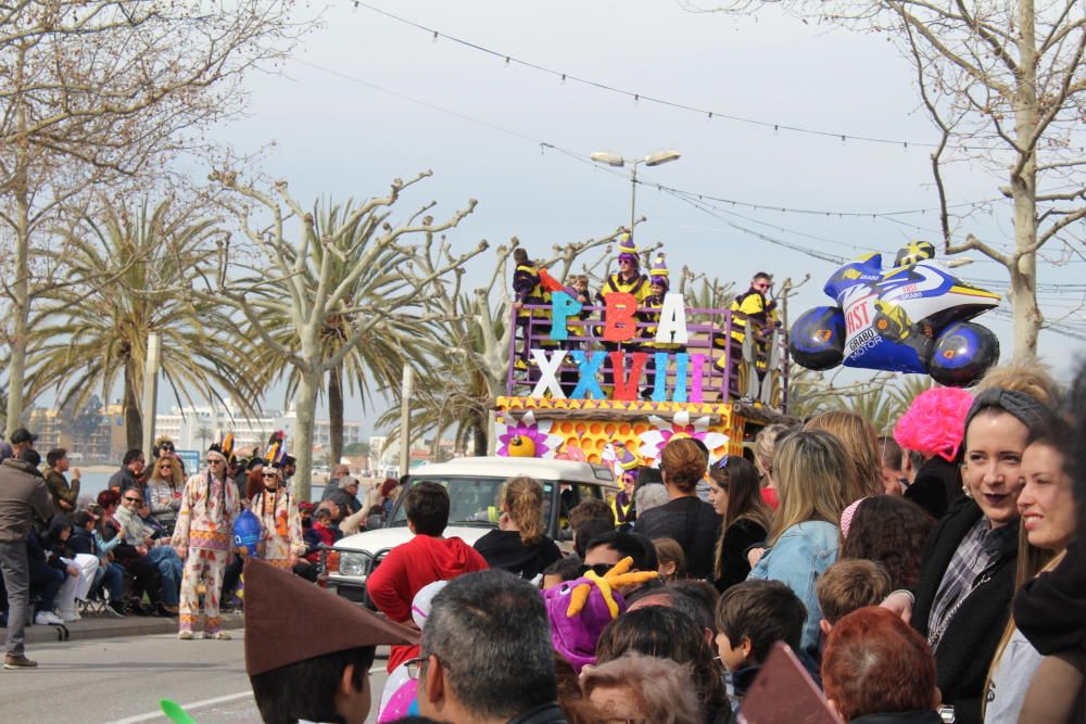 Roses viu un carnaval pletòric de gent i bon temps