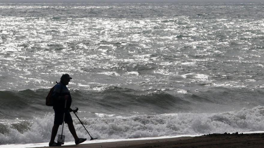 Mar revuelta en una playa de Málaga.