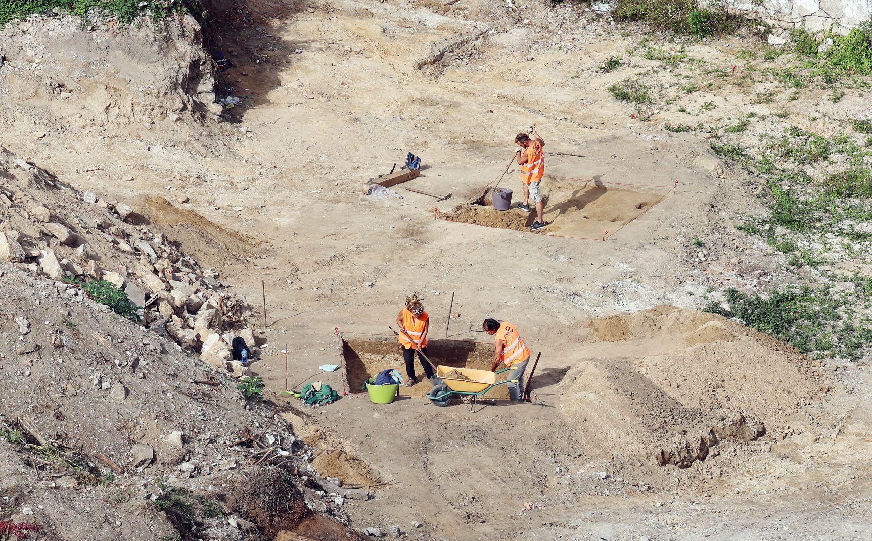 Trabajo arqueológicos y de urbanización en Barrio do Cura