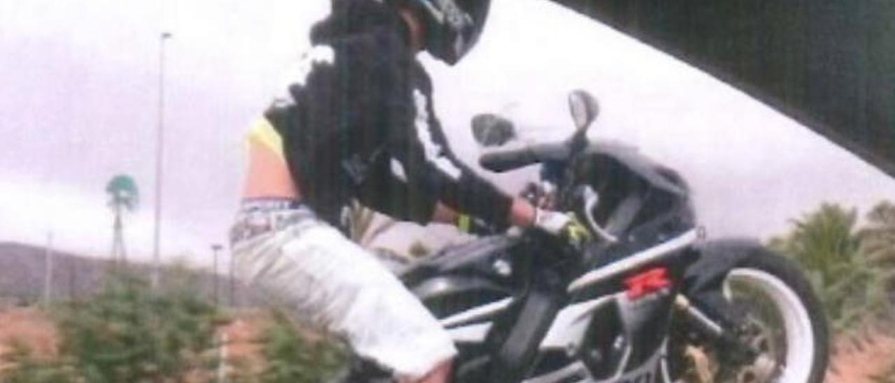 Fotograma del video donde aparece el conductor de la motocicleta.