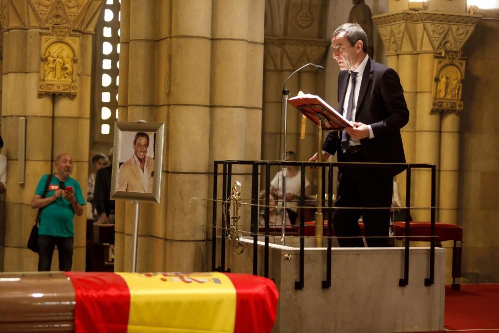 Funeral de Arturo Fernández: Emoción para despedir al chatín de la Puerta de la Villa