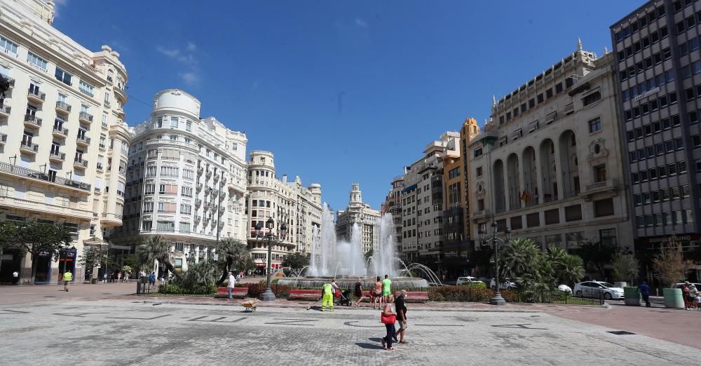 Así luce ya la plaza del Ayuntamiento tras la peatonalizacion