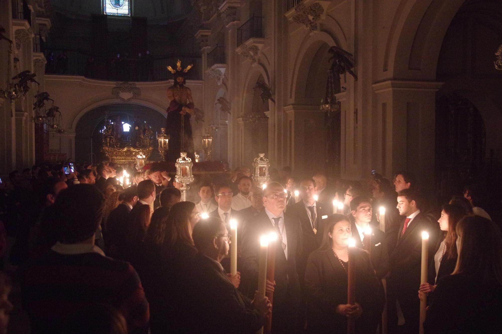 Traslado del Señor de la Humildad en la Basílica de la Victoria