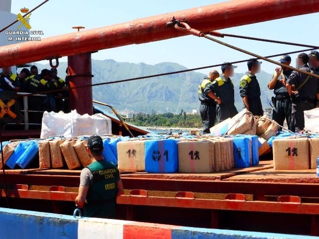 Alicante lidera una macrooperación que desarticula una red que traficaba con hachís para nutrir de armas a los yihadistas