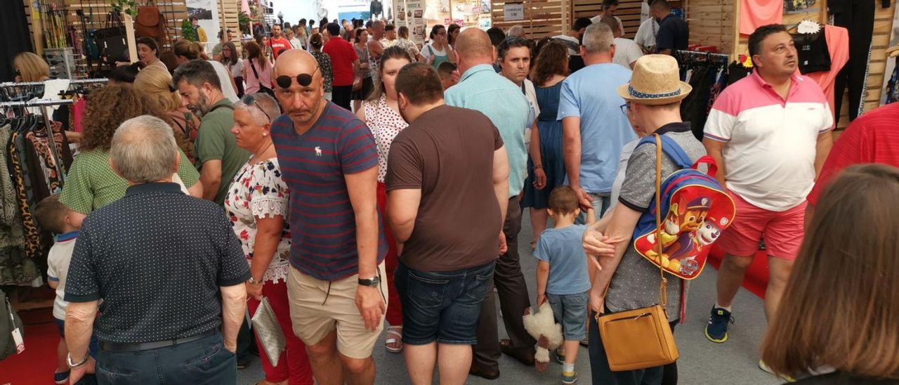 Feria de Oportunidades organizada por Fecimo, que se celebra en Cangas. | // SANTOS ÁLVAREZ