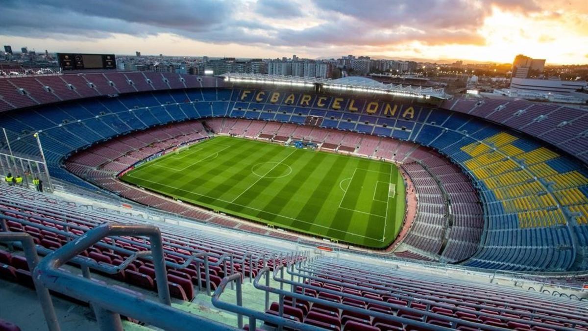 Imagen del Camp Nou completamente vacío.