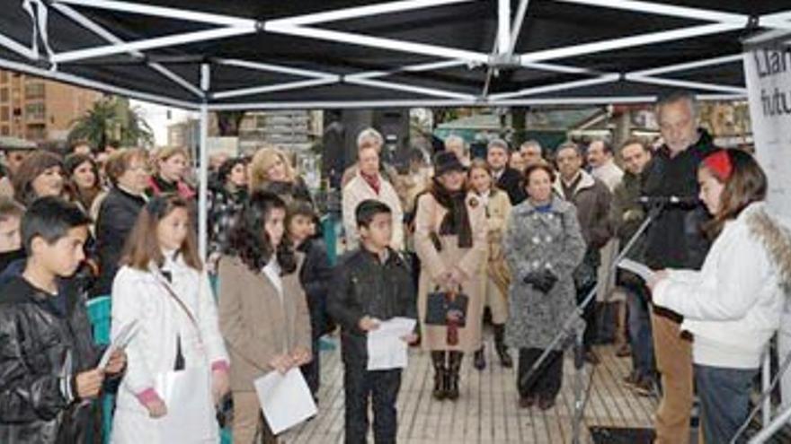 El poeta Gabriel y Galán recibe el homenaje de los amantes de la poesía en Cáceres