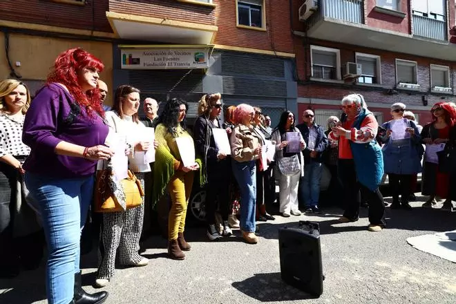 En imágenes I Concentración de los vecinos de Las Fuentes contra el asesinato machista de Silvia