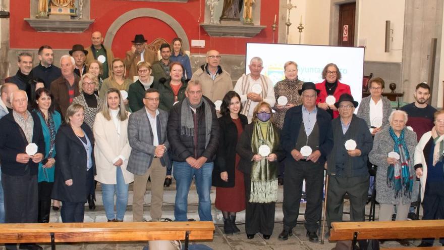 Homenajeados y distinguidos, ayer, en el templo parroquial de Valsequillo.