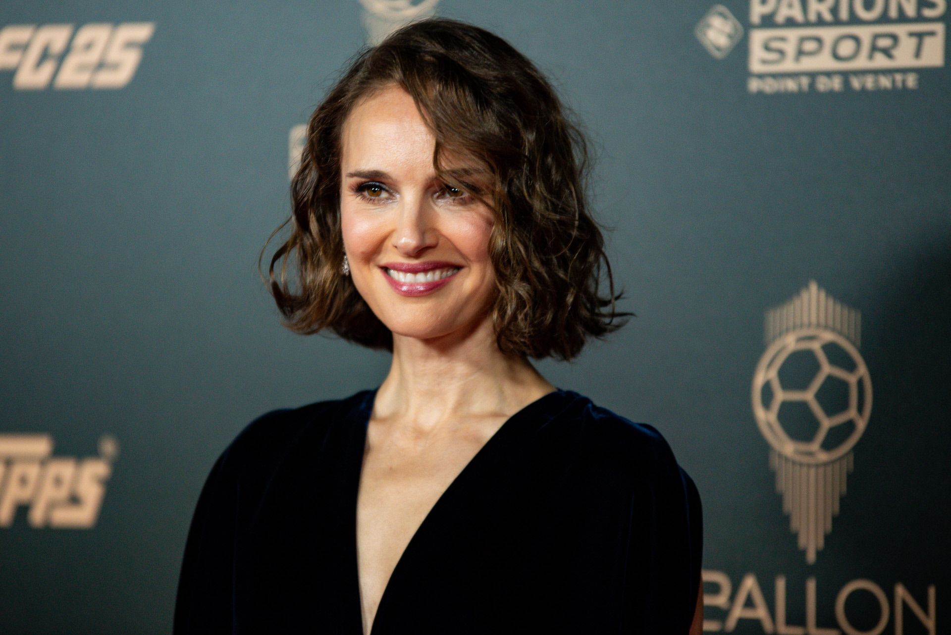 Natalie Portman luce un bob que le queda de maravilla