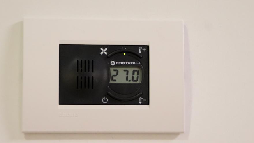 Aire acondicionat a 27 graus i aparadors apagats a les deu del vespre: entra en vigor el decret d&#039;estalvi energètic
