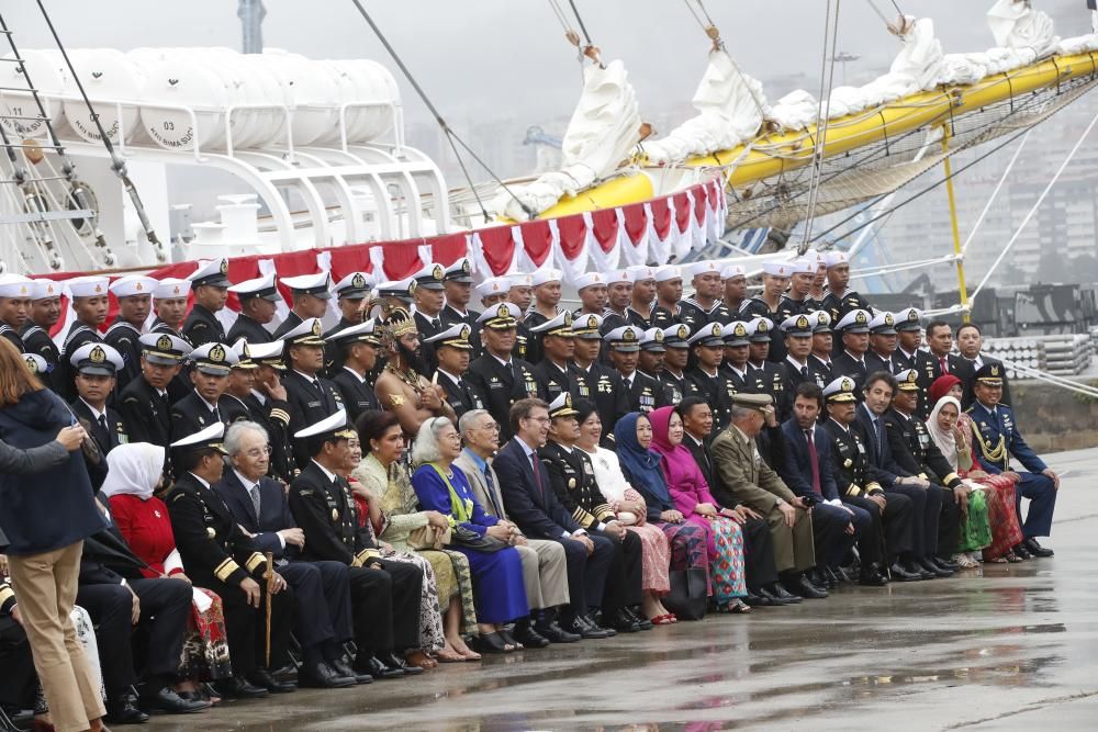 Acto de entrega del Bima Suci a la Armada de Indon