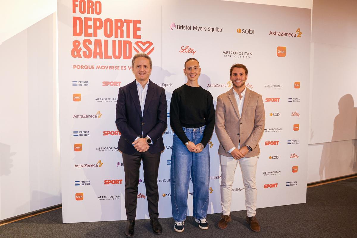 Fernando Granell, director del área de oncología de Bristol Myers Squibb, Virginia Torrecilla, excapitana de la Selección Femenina de fútbol y Ángel Carrasco, coordinador de la Unidad de Ejercicio Espacio Activo de la Asociación Española contra el Cáncer