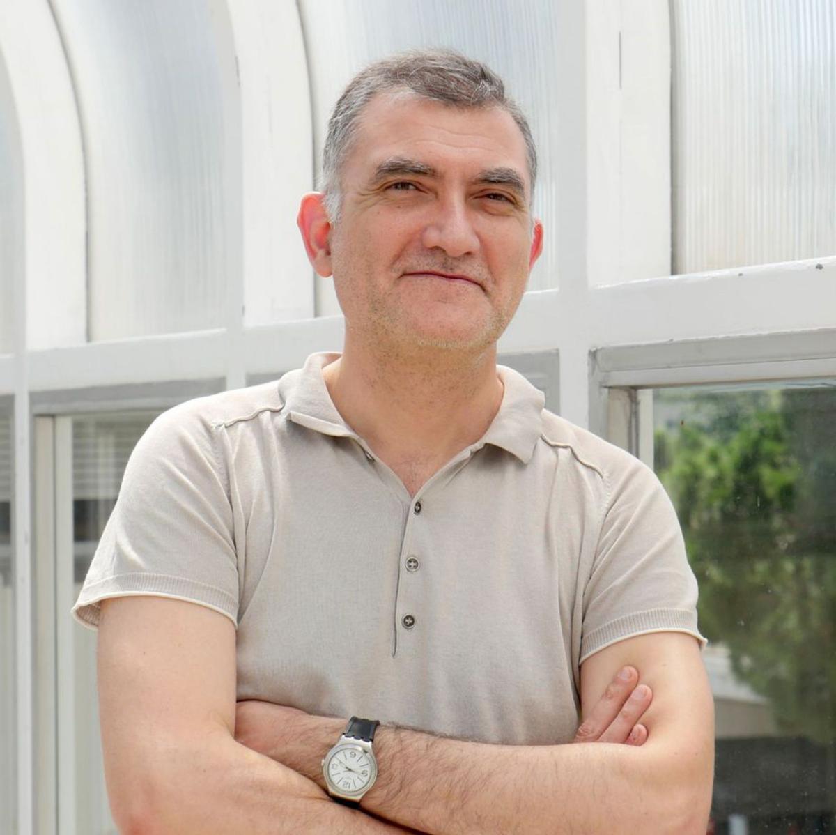 Joan Miquel Verd: "Després de 10 anys servint copes és difícil fer el salt laboral" Joan Miquel Verd: "Després de 10 anys servint copes és difícil fer el salt laboral"