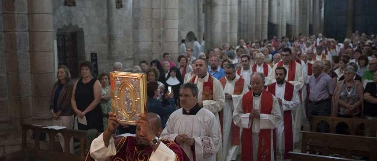 Segunda etapa de trabajo del Sínodo Diocesano, sobre la liturgia, iniciada ayer en la catedral. // B. Lorenzo