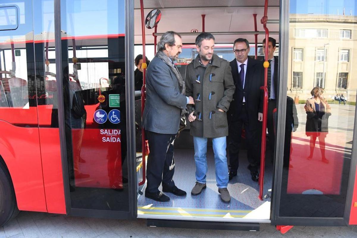 La reordenación de las líneas y el precio del billete serán algunos de los aspectos que el Concello y Tranvías negociarán "en los próximos meses" tras la finalización de la concesión.