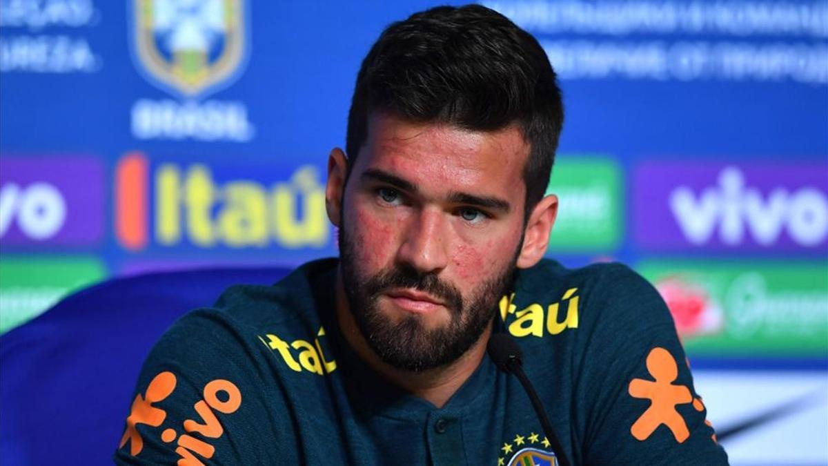 xortunobrazil s goalkeeper alisson attends a press confer180613112010