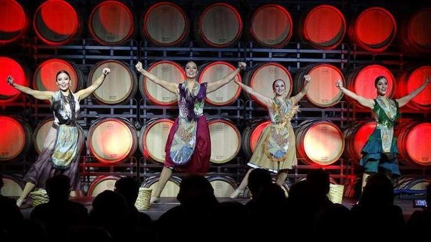 Las bailarinas de Arvine Danza durante la actuación.