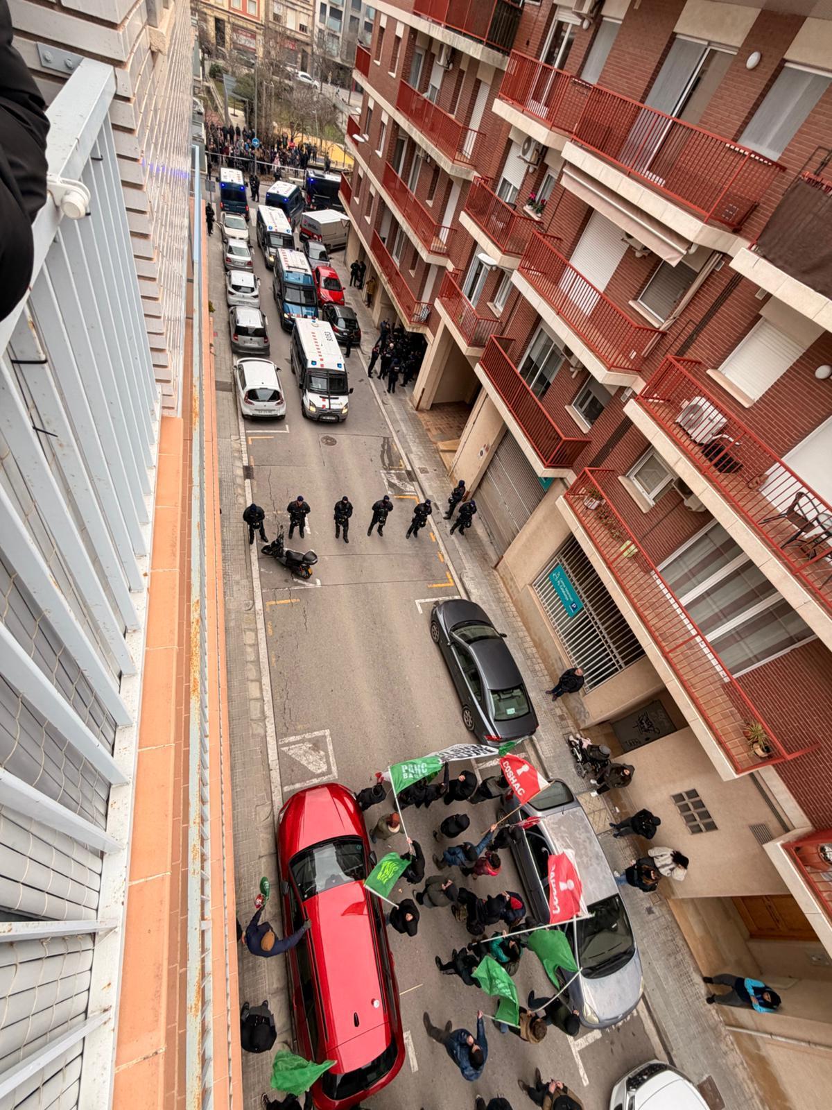 El Passatge Tudela tallat vist des de l'interior del bloc 8