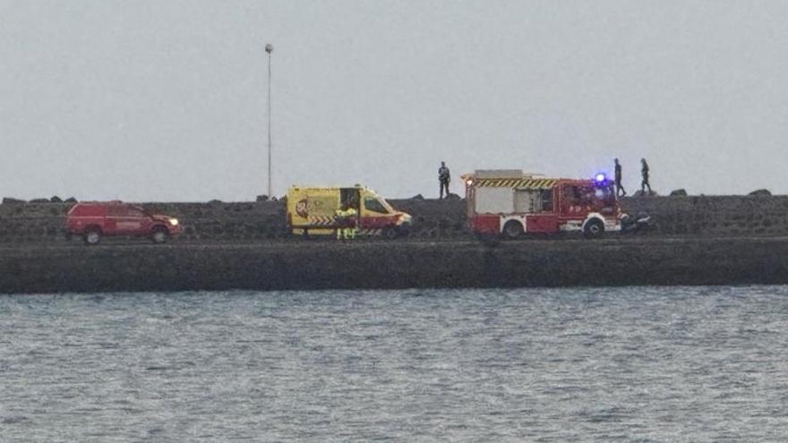 Una joven resulta herida tras caer en la escollera del muelle Comercial de Arrecife