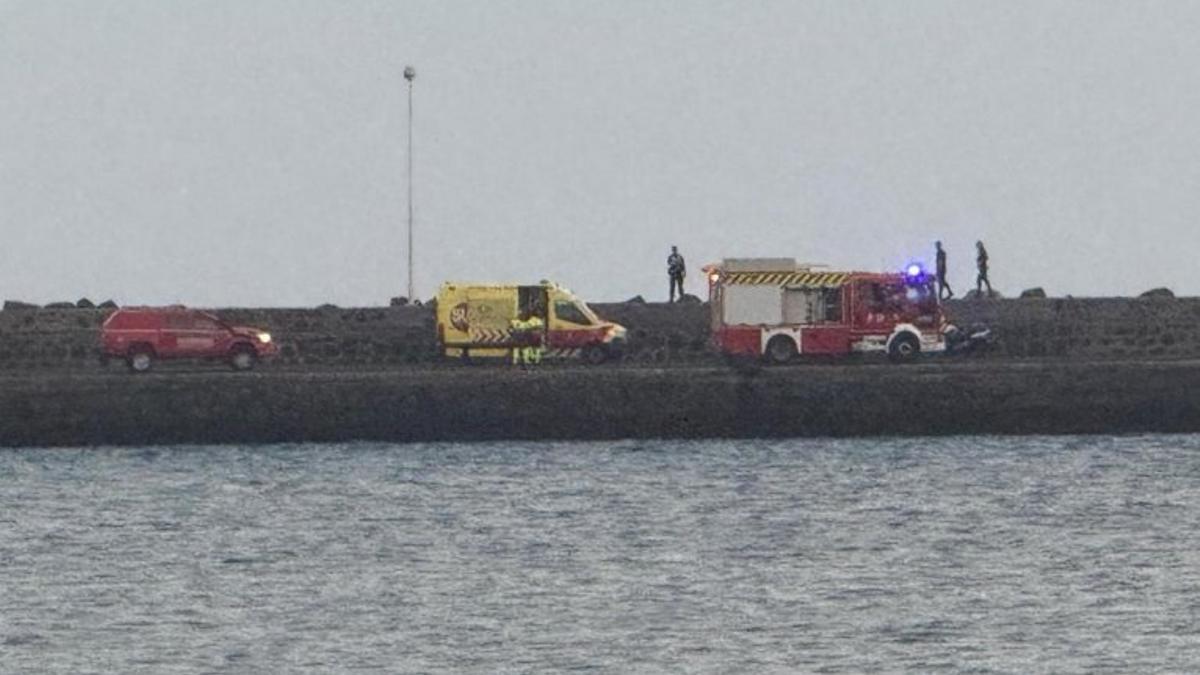Una joven resulta herida tras caer en la escollera del muelle Comercial de Arrecife