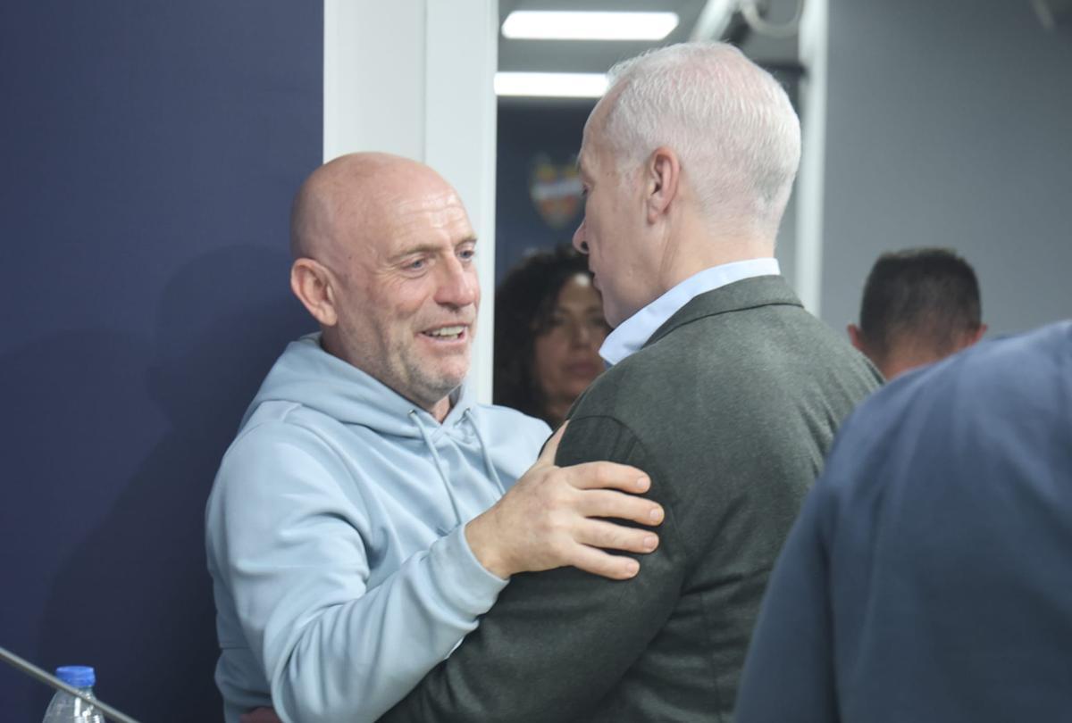 Calero se despide del presidente Pablo Sánchez