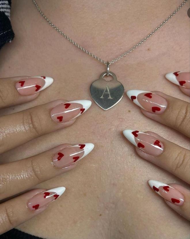 MANICURA FRANCESA DIBUJOS CORAZONES ROJOS