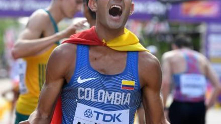 El colombiano Eder Arévalo tras ganar los 20 kilómetros marcha.