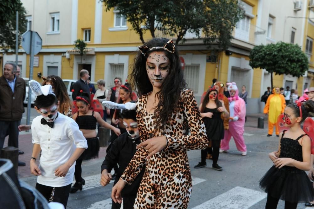 Vistabella saca su carnaval a las calles