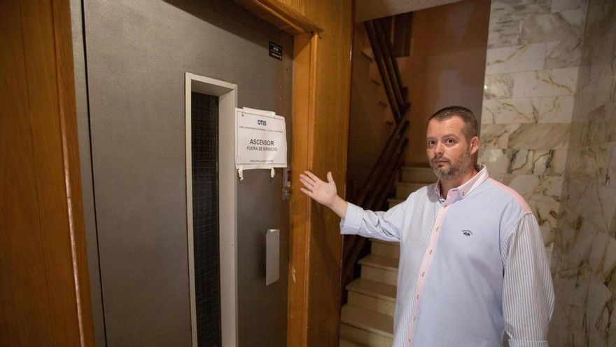 &quot;Continuamos pagando el mantenimiento y costeamos una parte de la reparación, pero seguimos sin ascensor ocho meses después&quot;