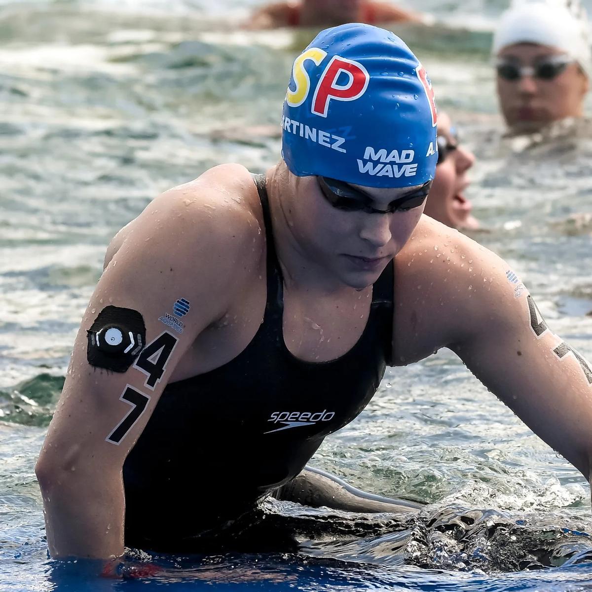 Ángela Martínez, saliendo del agua