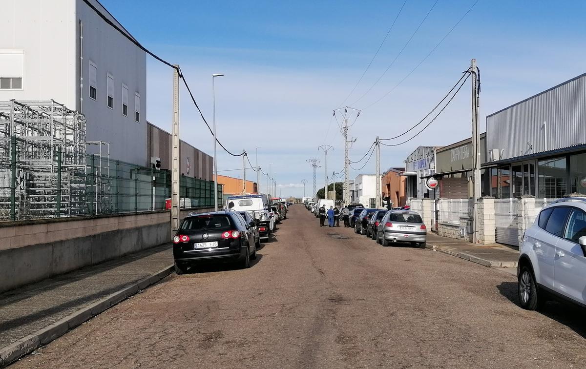 Una de las calles del polígono industrial en la que será renovado el pavimento