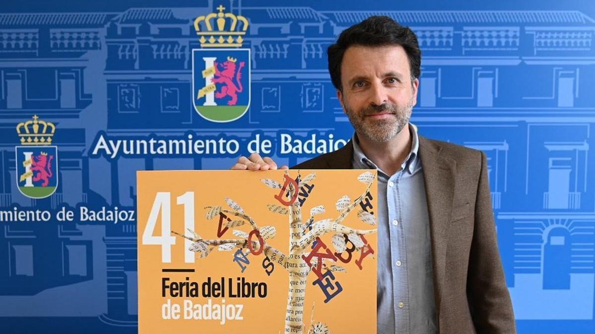 José Luis Gil Soto, escritor extremeño, ofrecerá el pregón &#039;La vida privada de los libros&#039;.