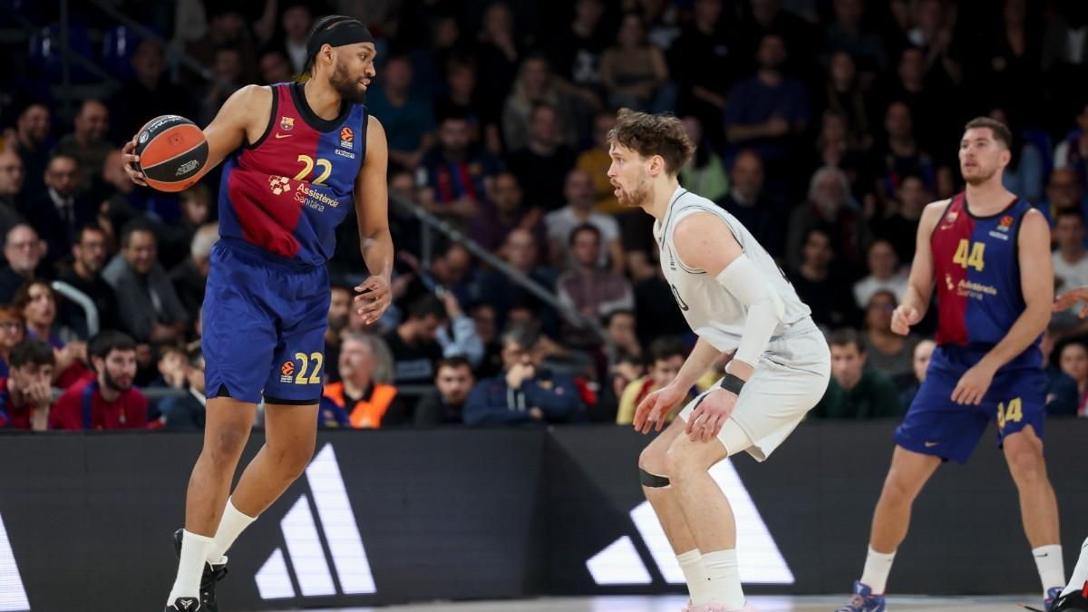 Jabari Parker entró en erupción con sus aciertos desde la línea de triple