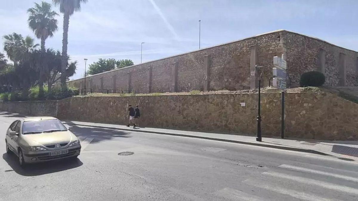 Muro de la antigua huerta del Carmen de Lucena.
