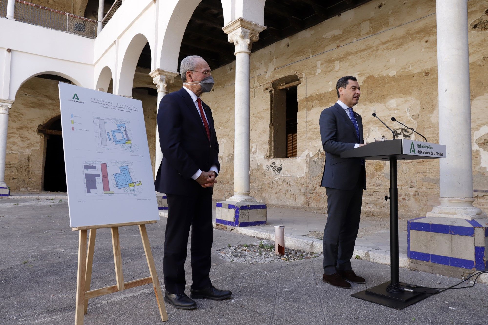 El presidente Moreno visita el convento de la Trinidad de Málaga