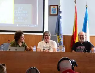 Tres libros en el salón de plenos en honor a las cantareiras