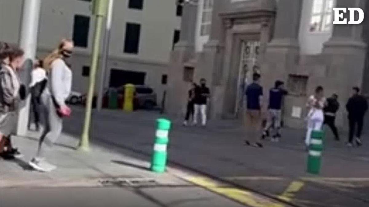 Un grupo de personas se pelea en pleno centro de Santa Cruz de Tenerife