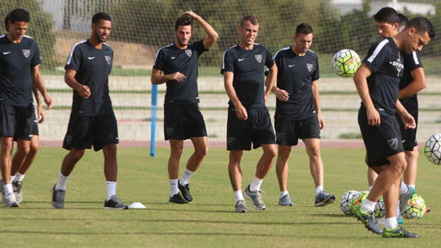 Los jugadores blanquiazules, en la vuelta al trabajo en el Ciudad de Málaga.