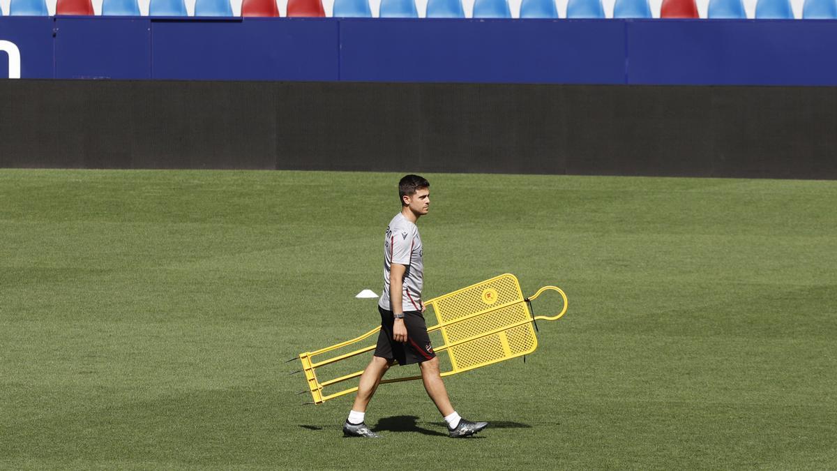 Alessio Lisci, durante el entrenamiento previo al partido