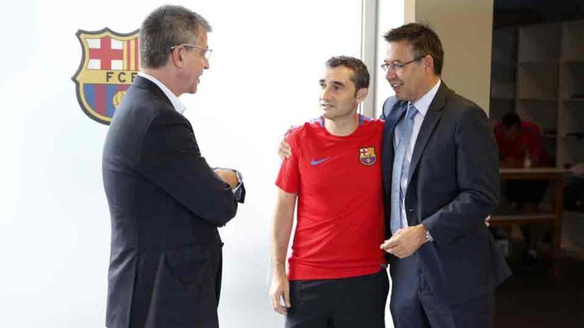 Valverde, junto a Bartomeu y Mestre