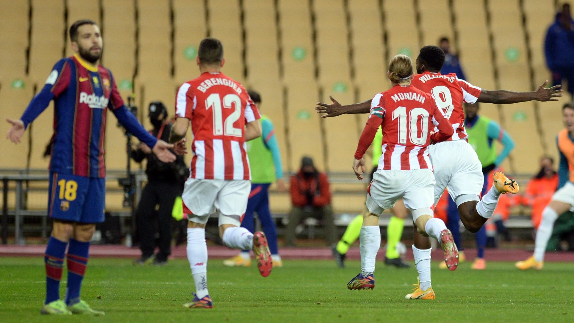 Alba se lamenta tras el tercer gol del Athletic, obra de Williams.