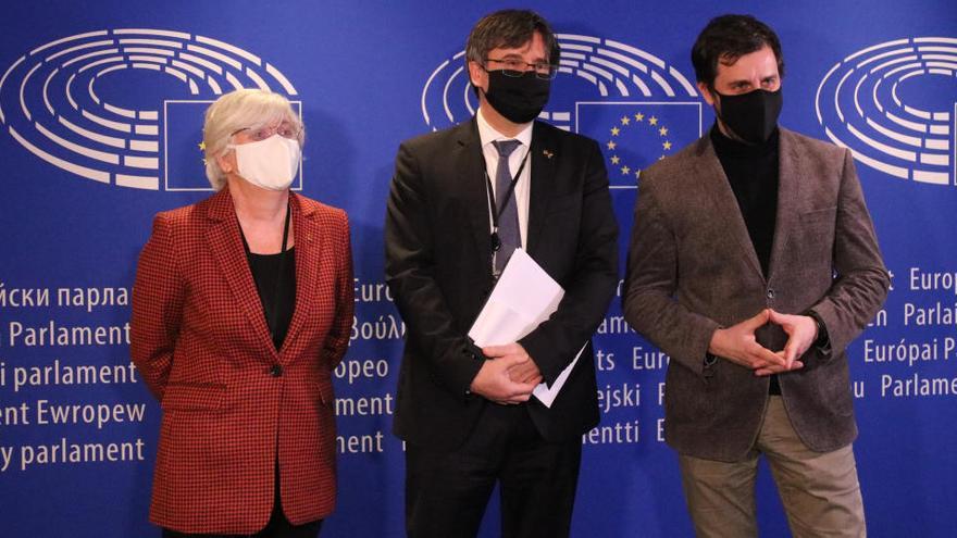 Els eurodiputats Carles Puigdemont, Toni Comín i Clara Ponsatí