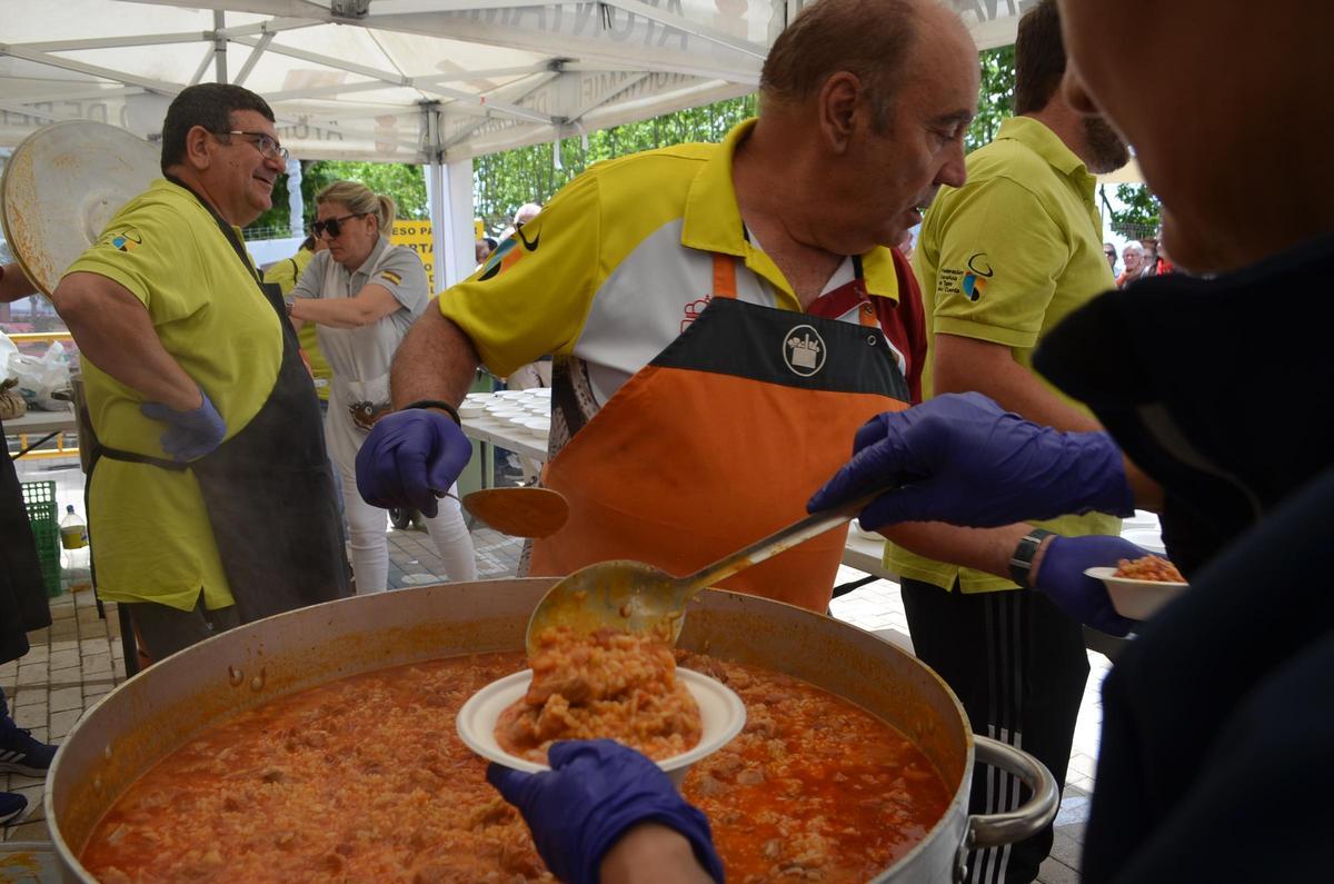 GALERÍA: La comida popular del viernes del Toro de Benavente, en imágenes