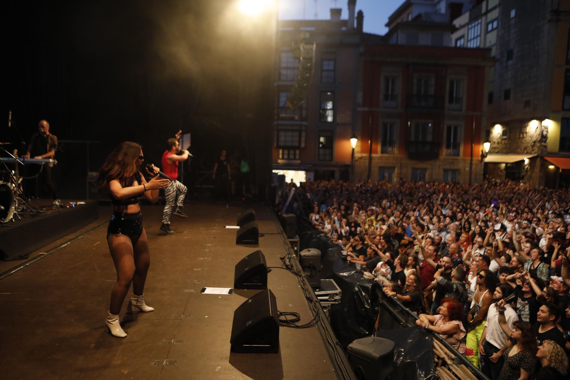 En imágenes: Concierto de "Ladilla rusa" en la plaza Mayor de Gijón