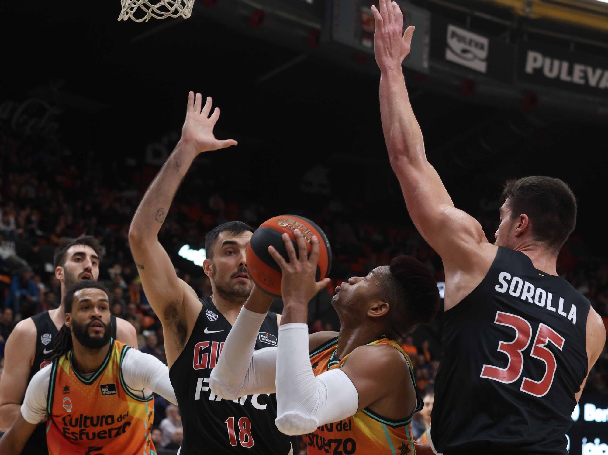 Las mejores imágenes del Valencia Basket - Girona Basketball