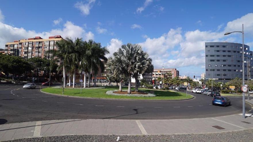 Glorieta de la avenida Tres de Mayo.