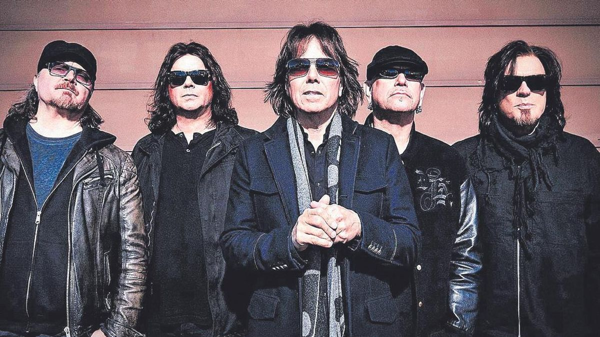 Joey Tempest, en el centro, juanto al resto de la actual formación de Europa.