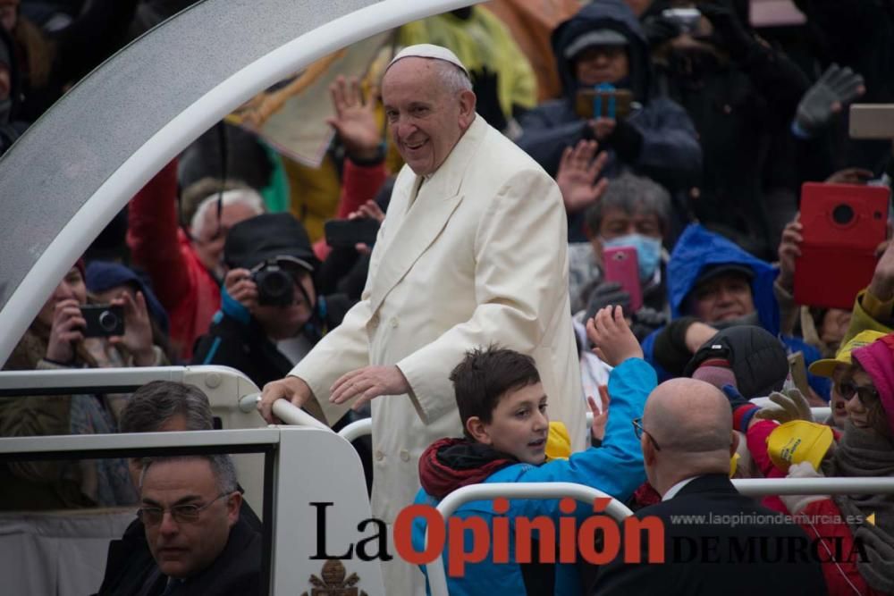 La cofradía de la Vera Cruz entrega el óbolo del J