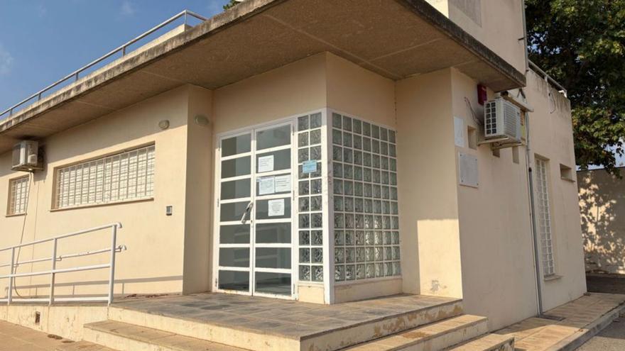 El PSOE denuncia el cierre del centro de salud de La Campana durante el verano